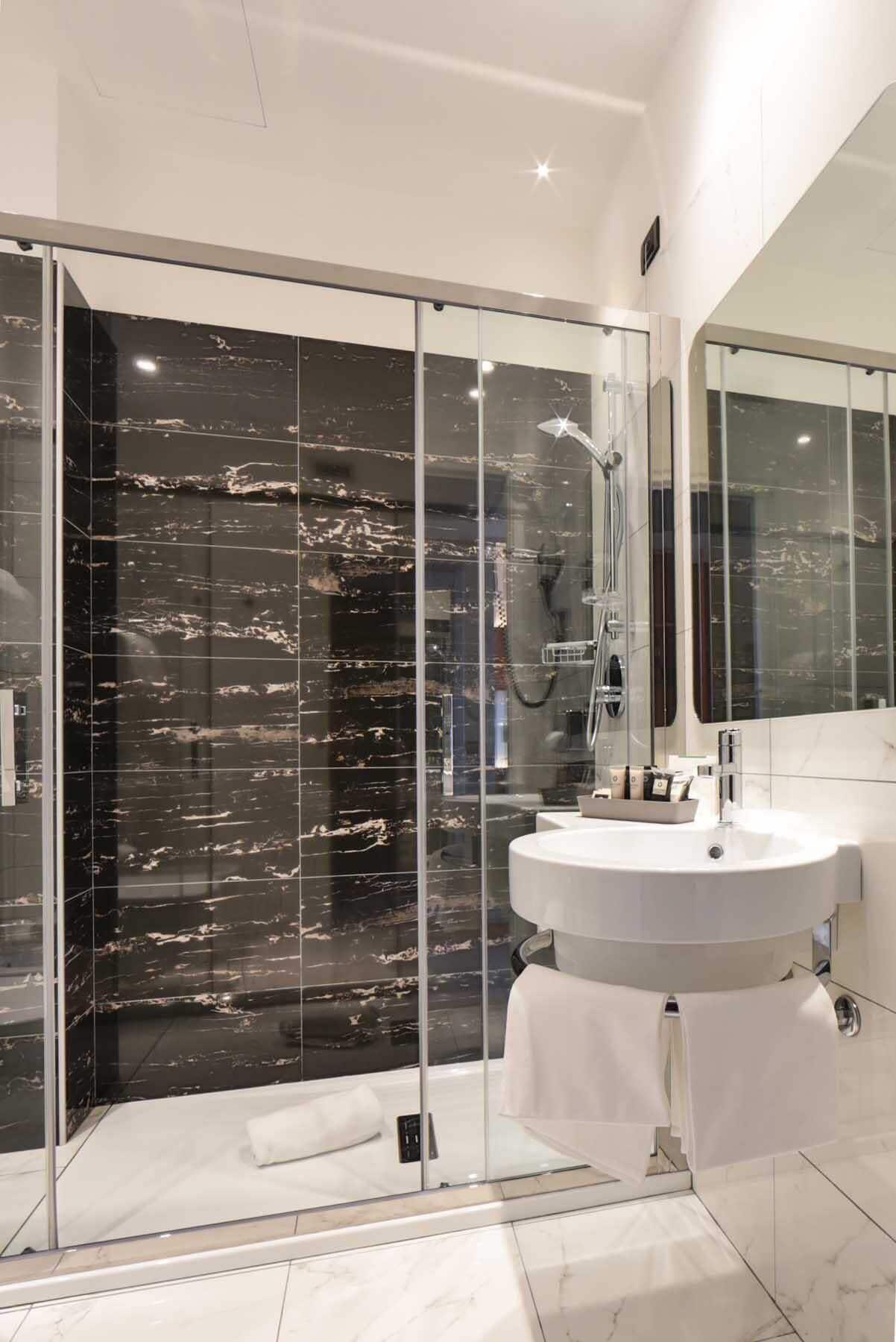 Western Madison Milano